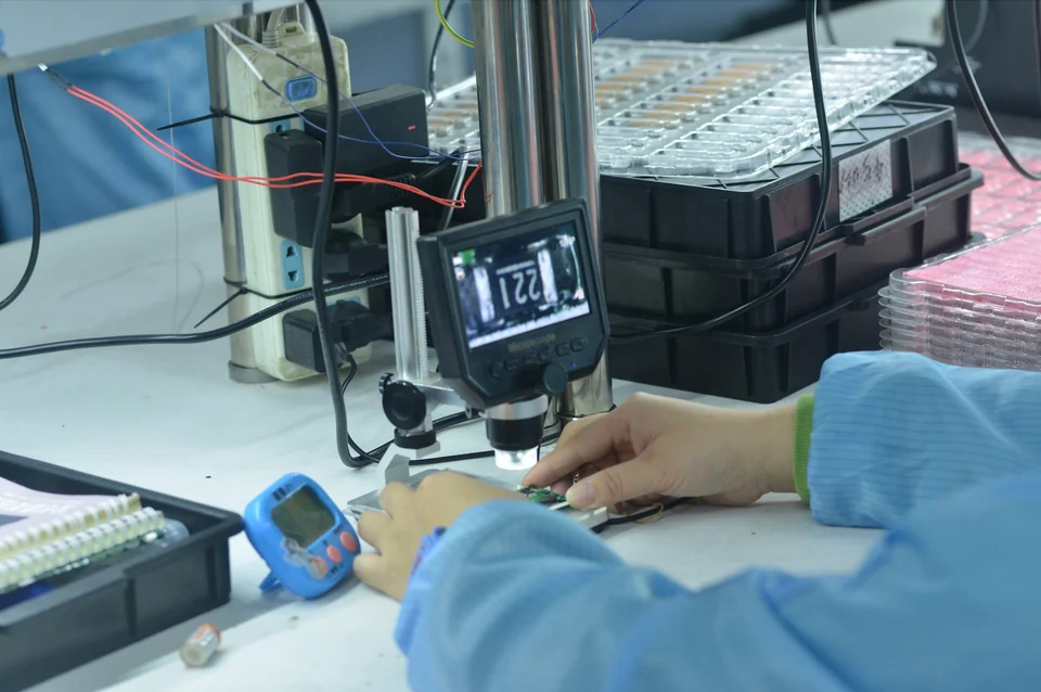 Instrument workbench pictured by the manufacturer